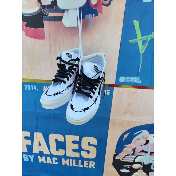 Hand Painted Custom Vans M6/W7.5 - Picture 3 of 12